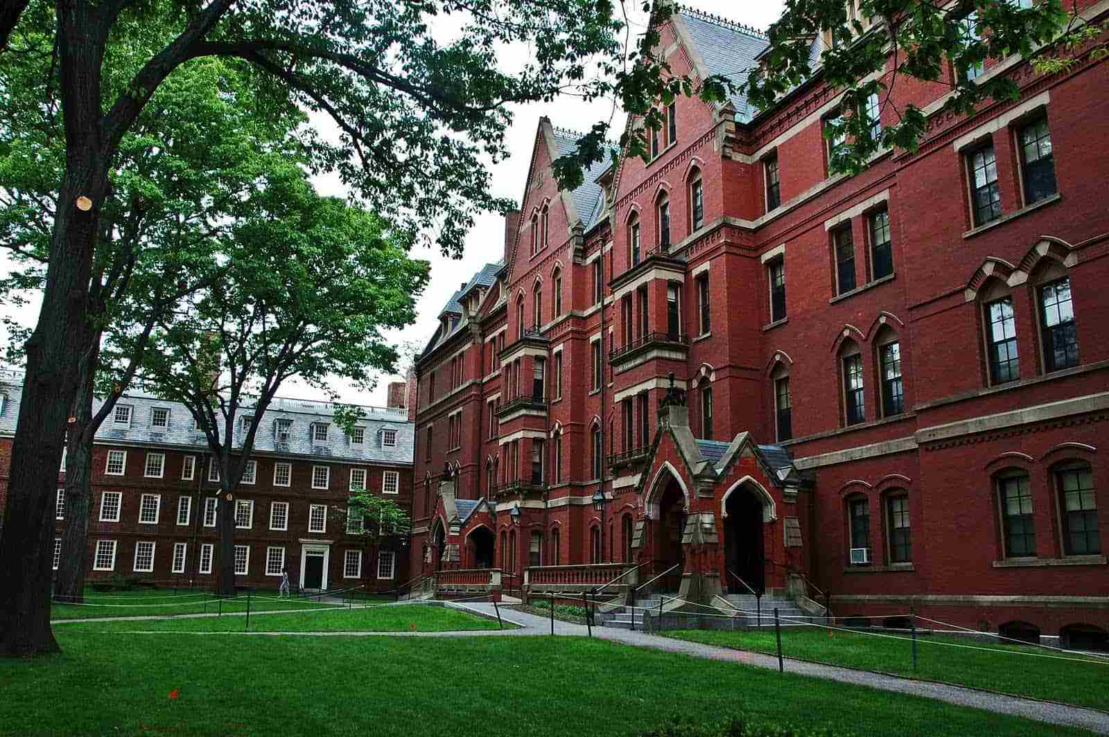 波士顿大学-未来人留学-恭喜:无托福美高生获得TOP37波士顿大学录取！